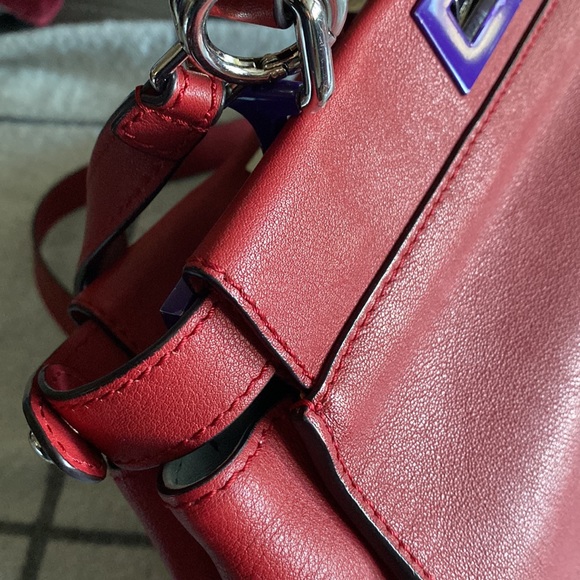 Auth Fendi red peekaboo iconic turn closure rigid leather top handle handbag - Picture 4 of 16